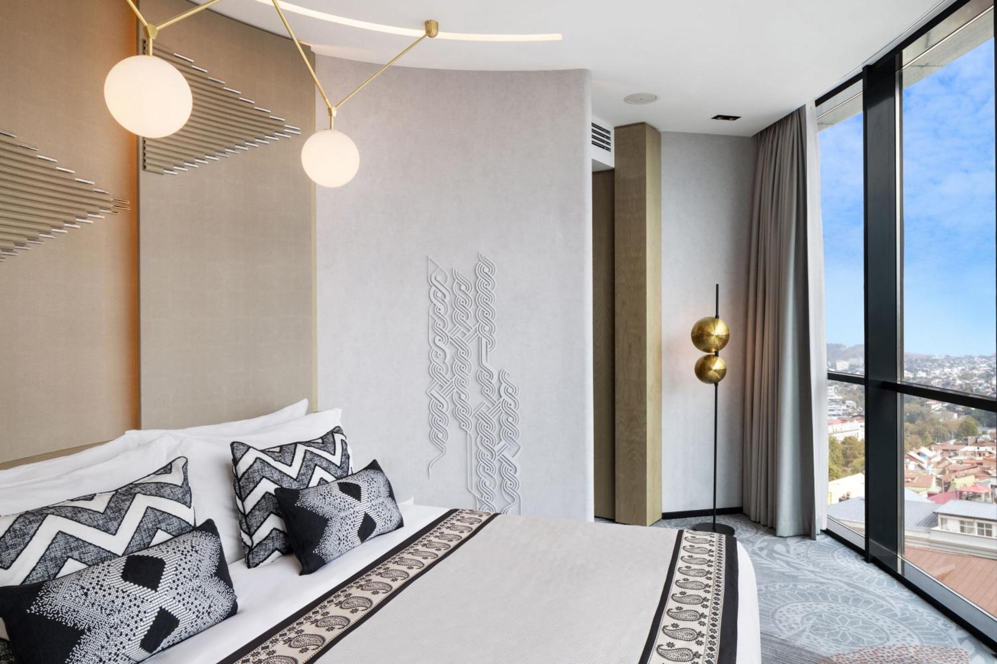 Paragraph Freedom Square, A Luxury Collection Hotel, Тбилиси Екстериор снимка