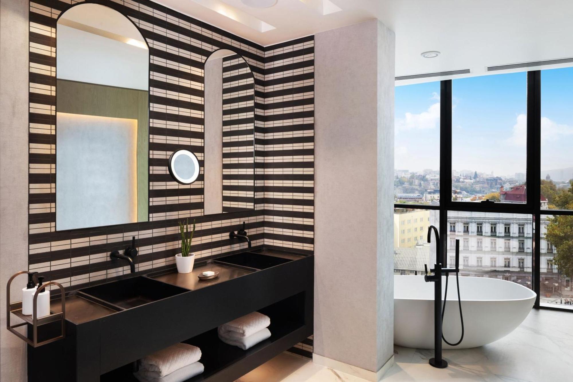 Paragraph Freedom Square, A Luxury Collection Hotel, Тбилиси Екстериор снимка